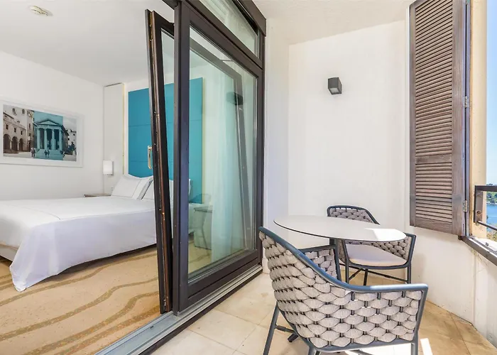 Отель Park Plaza Histria