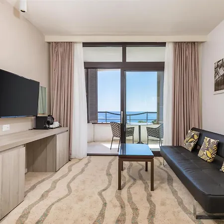 普拉希斯特里亚公园广场酒店 4* 普拉