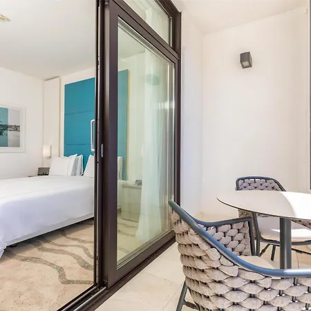 普拉希斯特里亚公园广场酒店