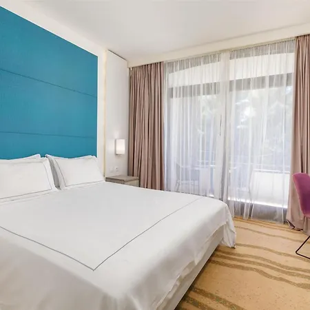 普拉希斯特里亚公园广场酒店 酒店 4*